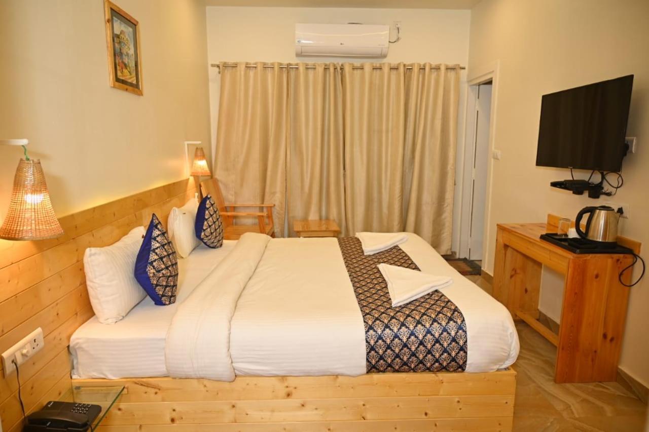 Hotel Ganga Graden Varanasi Habitación foto